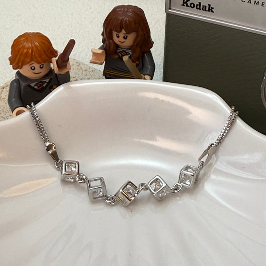 純銀方塊魔方手鍊 — 個性簡約時尚設計