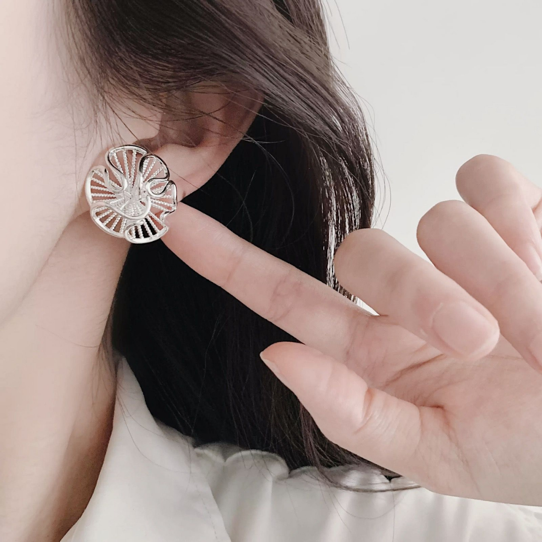 法式復古金屬花朵耳環 - 2026 輕奢系列 (French Vintage Floral Earrings)