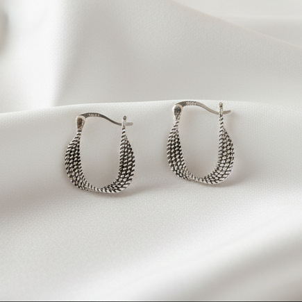 【日常精緻】麻花扭曲鏤空耳圈 | 輕奢復古小耳扣