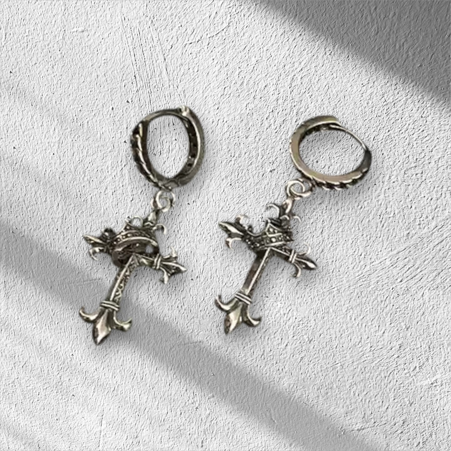 【復古小眾】皇冠十字架耳扣 | 精緻氣質 Huggies