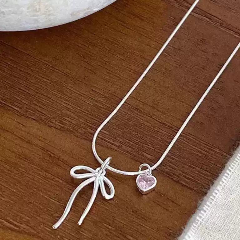 【 SWEETHEART PROMISE • 蝴蝶結鏤空愛心純銀項鍊 】