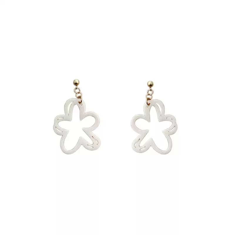 「無耳洞專屬｜雲朵白光花耳夾」佩戴8小時依舊無感！韓系仙氣擔當・四季溫柔綻放