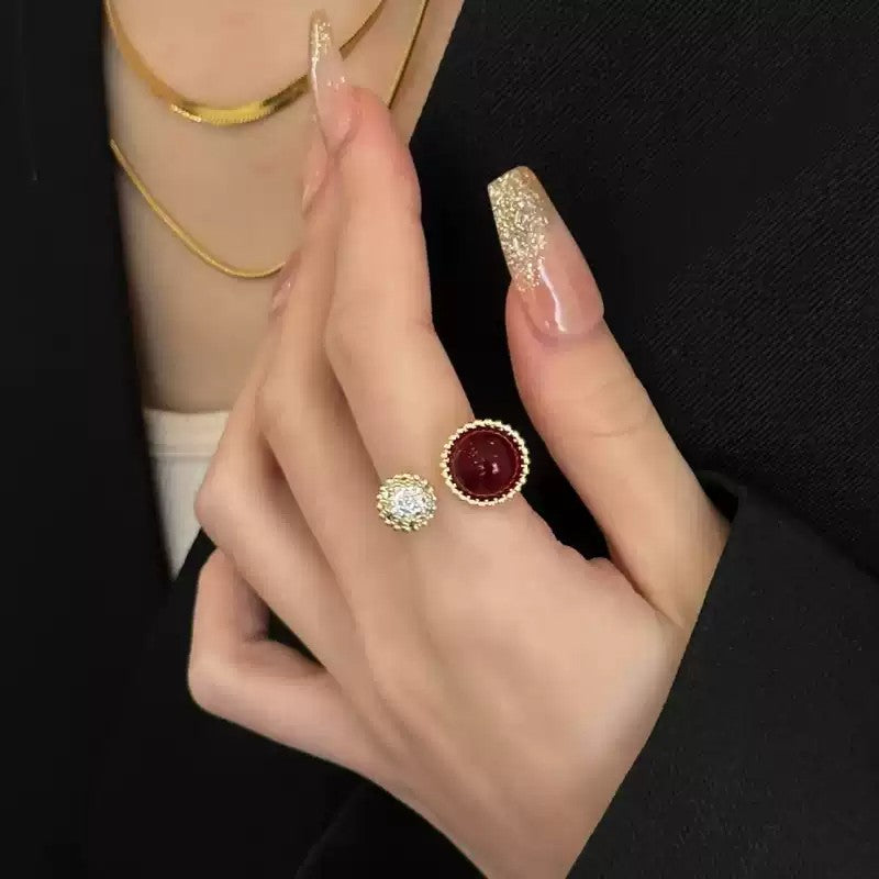 【閃耀迷人】半圓紅鋯石開口戒指 - 精緻鋯石點綴｜可調節指環｜