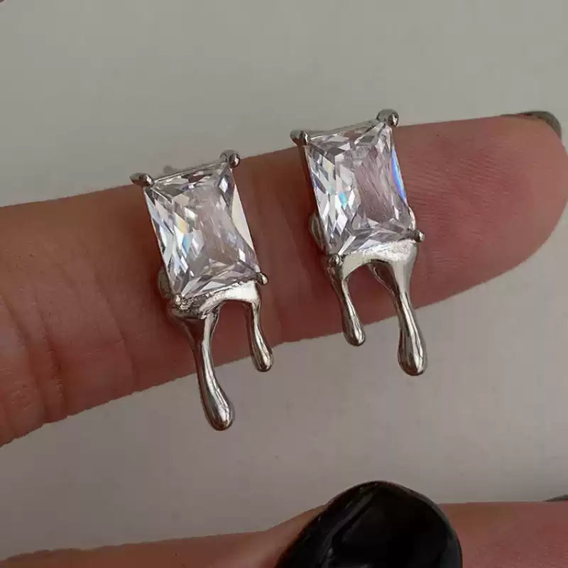【閃耀焦點】方形鋯石水滴耳環 - 異形針設計｜氣質優雅｜
