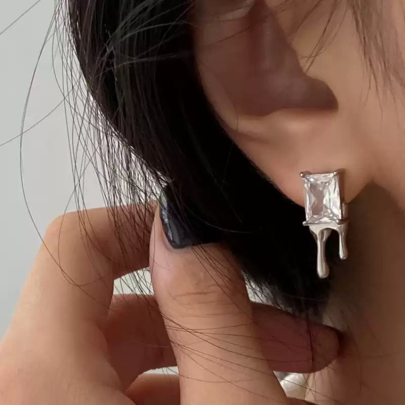 【閃耀焦點】方形鋯石水滴耳環 - 異形針設計｜氣質優雅｜