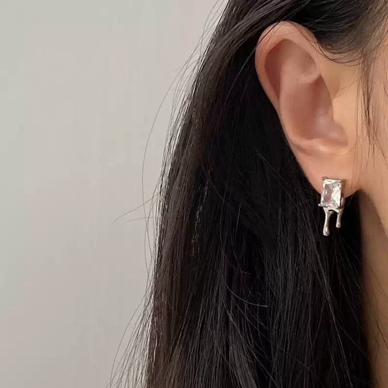 【閃耀焦點】方形鋯石水滴耳環 - 異形針設計｜氣質優雅｜