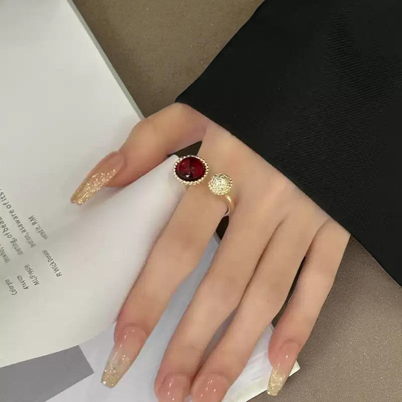 【閃耀迷人】半圓紅鋯石開口戒指 - 精緻鋯石點綴｜可調節指環｜