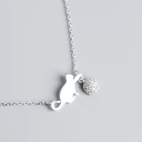 「貓奴必收鎖骨鏈｜S925純銀萌貓玩球項鍊｜INS簡約學生風｜小眾氣質飾品」