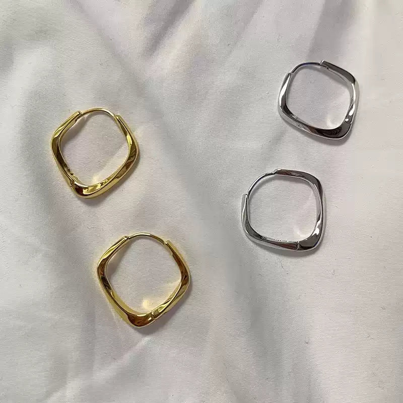 【現代極簡】幾何菱形扭曲耳環 - S925鍍銀耳針｜設計感十足｜