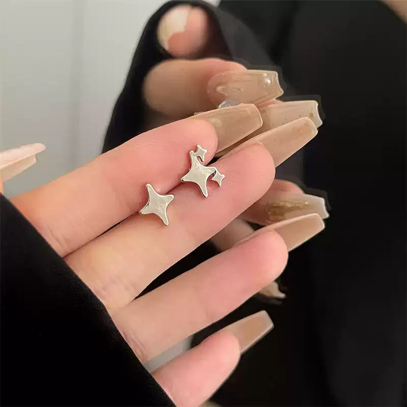 🌙 *星夢相伴・四芒星耳環* 🌟