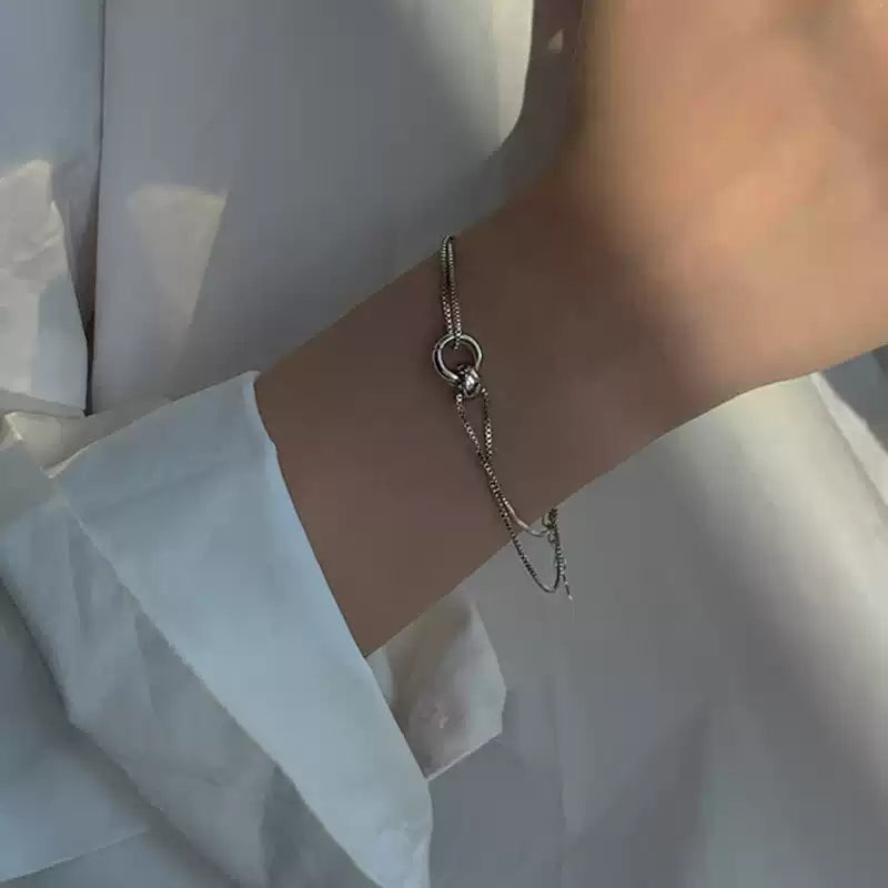 💫 *【簡約雙環手鍊】—— 低調與優雅的完美結合*