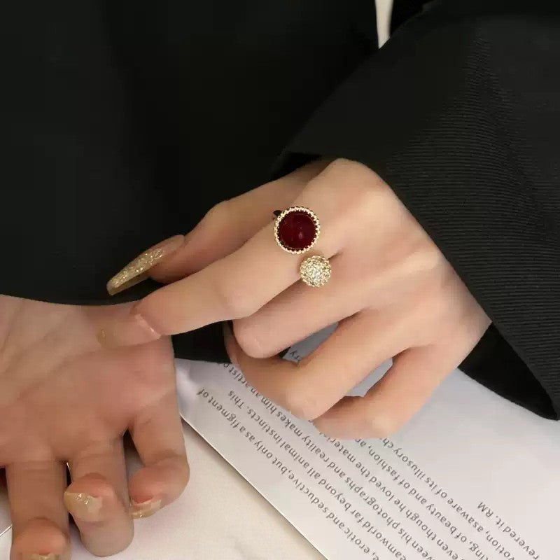 【閃耀迷人】半圓紅鋯石開口戒指 - 精緻鋯石點綴｜可調節指環｜