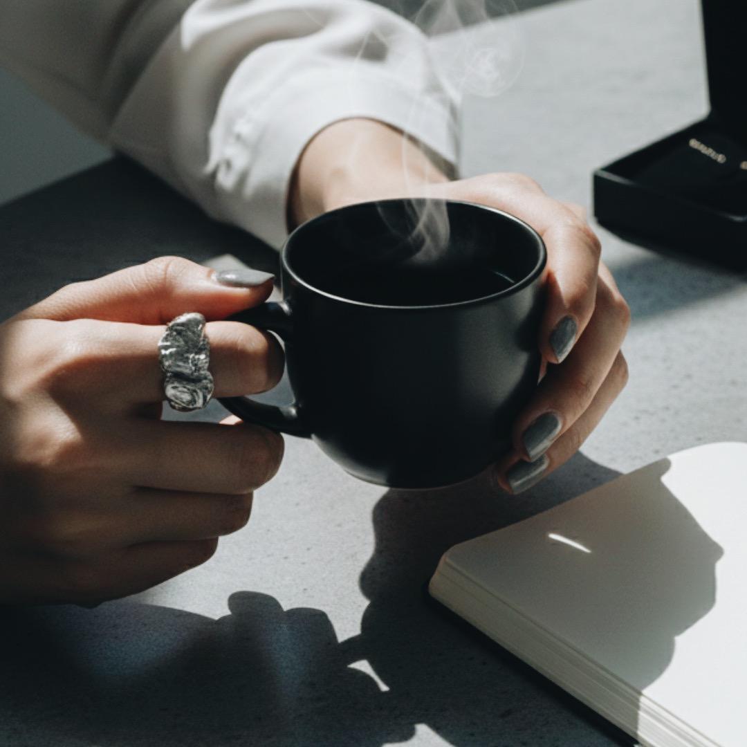 熔岩不規則褶皺戒指 - 金銀雙色工業冷淡風