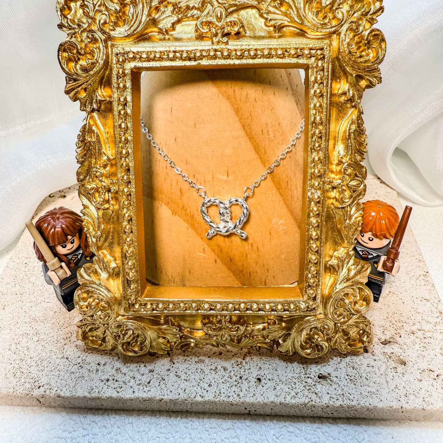 【 TWILIGHT KNOT • 鏤空麻花愛心純銀項鍊 】